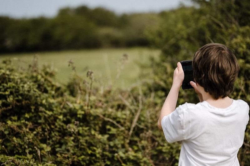 Cum sa inveti copilul sa foloseasca in siguranta un smartphone Apple