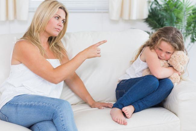 Cele mai rele 10 lucruri pe care i le poti spune copilului