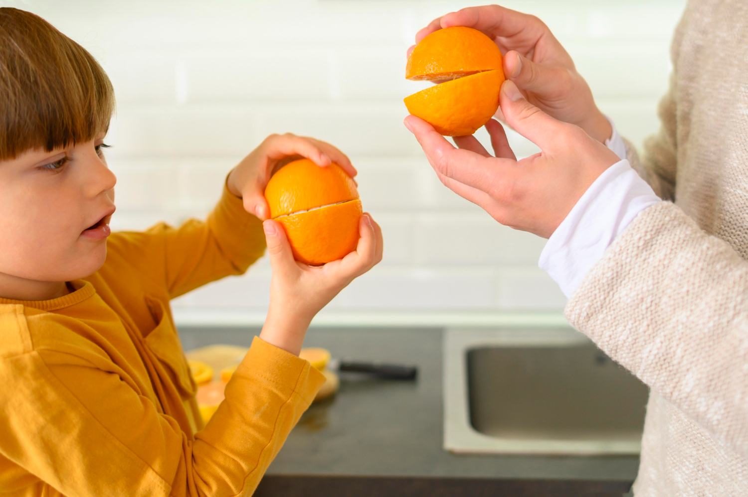 Ii dai copilului portocala ca desert? Uita de acest obicei! Sfaturi pretioase de la nutritionisti