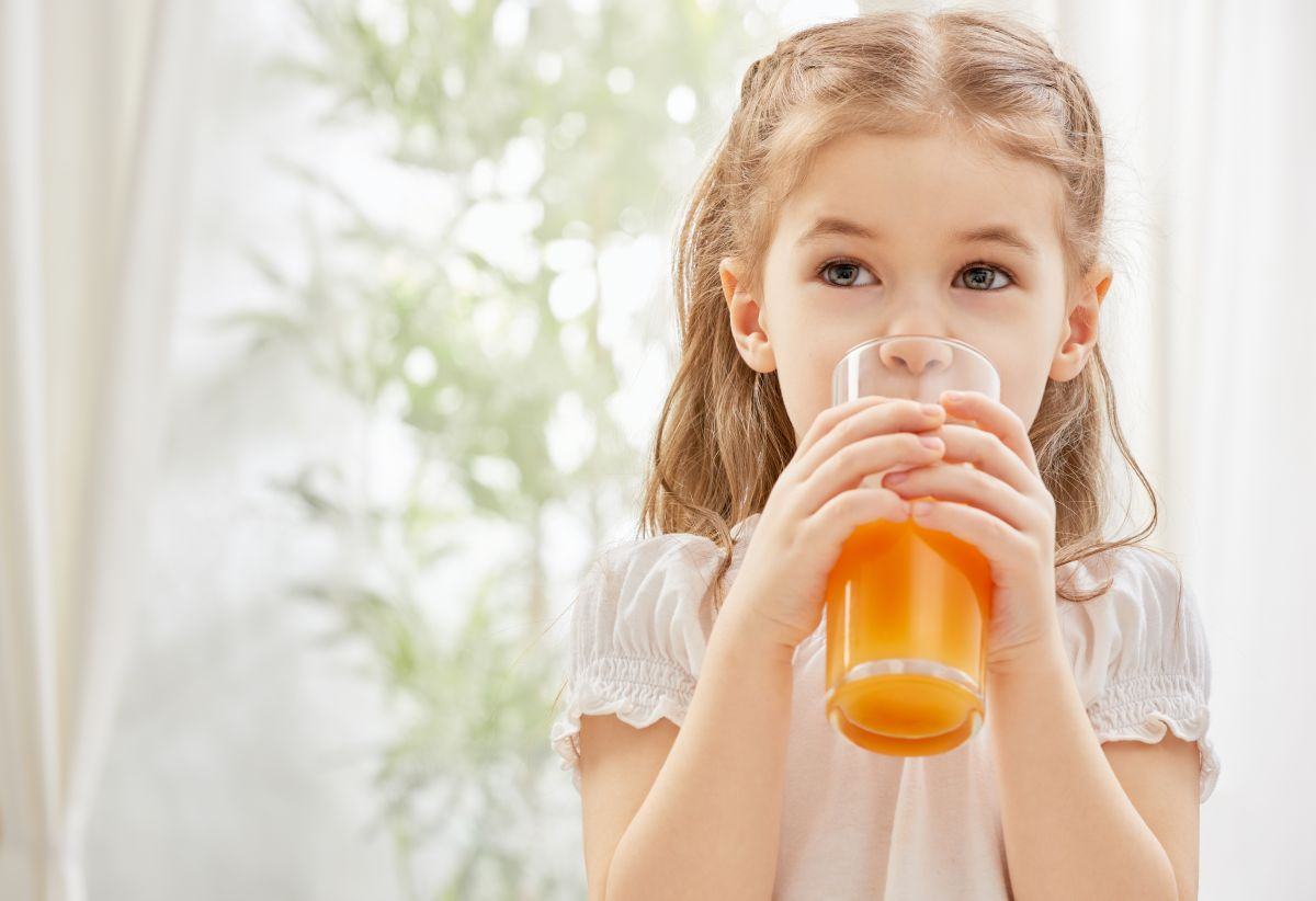 De ce nu ar trebui sa le dai copiilor tai sucuri de fructe, potrivit unei noi cercetari