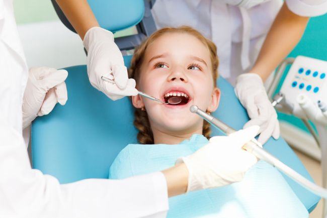 Cum sa faci vizitele copilului la dentist mai usoare
