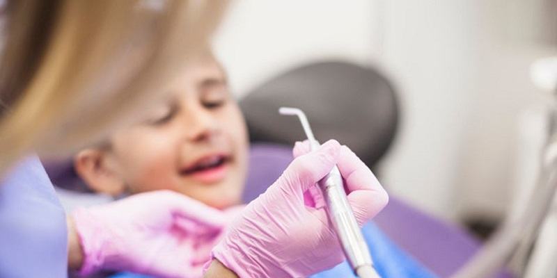Ce trebuie sa stie parintii cand isi duc copiii la dentist, dupa ce un baietel s-a stins din cauza anesteziei