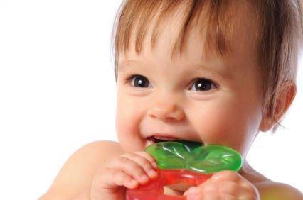 Solutii inovatoare pentru bebe cand ii ies dintisorii
