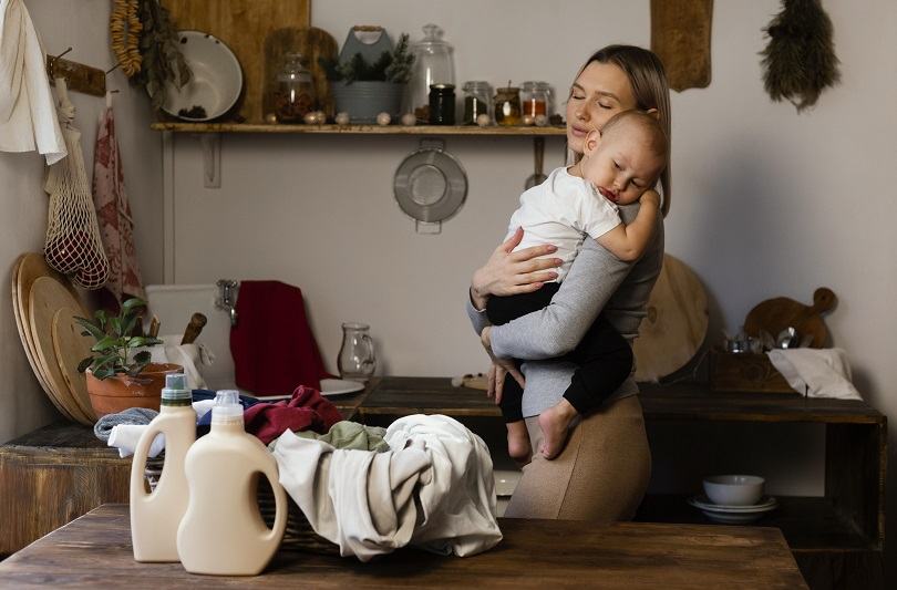 Produsele de curatenie in casa: sfaturi pentru prevenirea accidentelor si depozitare sigura