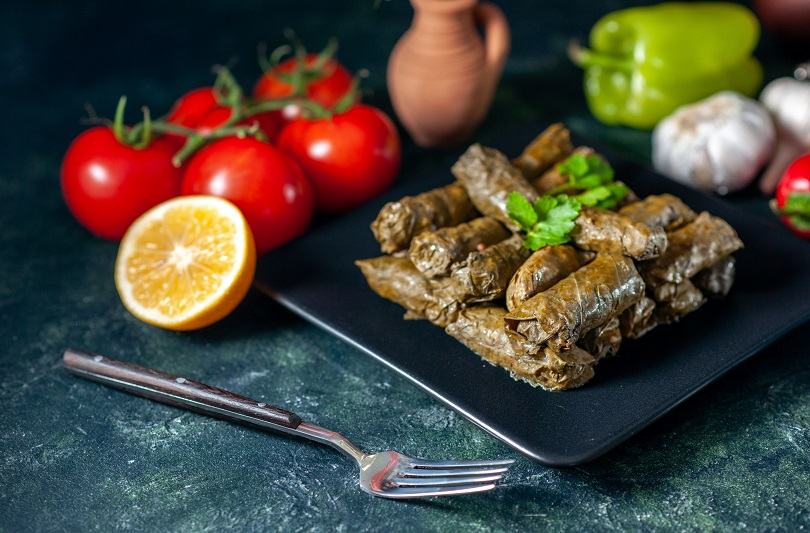 Dolmas sau sarmale turcesti traditionale: Reteta originala, sfaturi si varianta de post