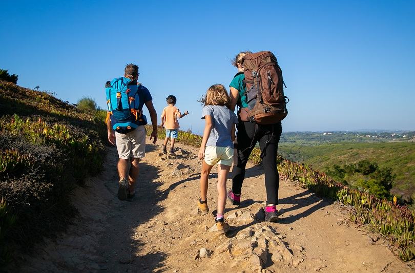 Unde mergi cu copiii la munte. 5 trasee usoare din Carpati ideale pentru intreaga familie