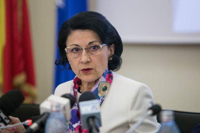 "Ne-ati terorizat copiii!" Raspunsul Ecaterinei Andronescu pentru mama care a criticat-o din cauza subiectelor
