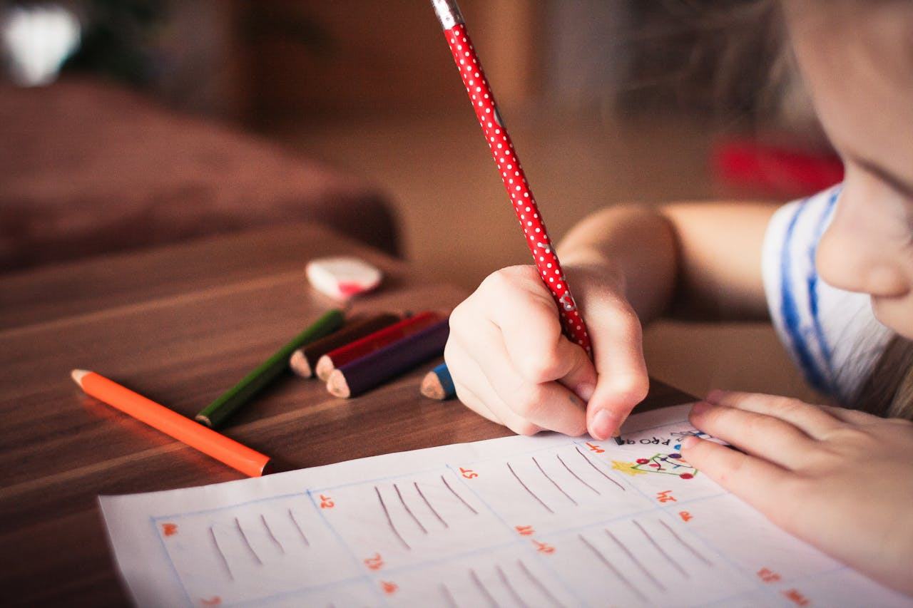 Un educator de la o gradinita privata din Bucuresti, reclamat ca ar fi agresat sexual doi copii de 5 ani!