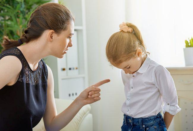15 expresii pe care nu ar trebui sa i le spui unui copil. Il vei distruge
