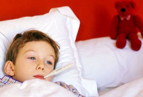 Cum pot scadea febra copilului fara medicamente? Remedii naturiste