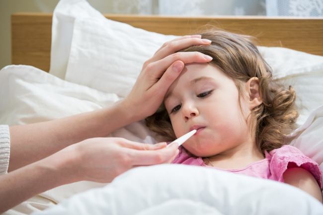 Cand febra copiilor nu scade cu antitermice