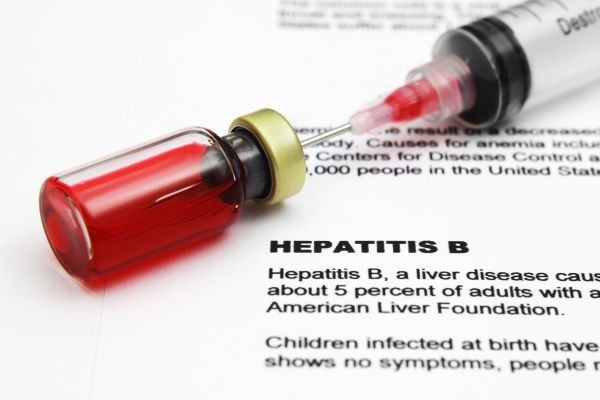 Criza de vaccin impotriva hepatitei B: primele doze de vaccin, disponibile pe piata abia la sfarsitul lunii martie