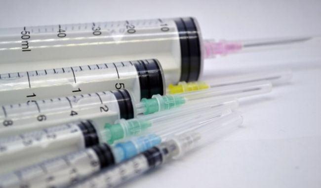 Un medic a folosit o seringa contaminata si a infectat 65 de copii cu HIV