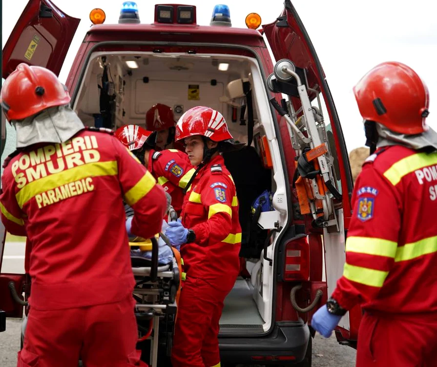 Un baiat de 12 ani din Maramures a facut infarct in curtea scolii in timp ce isi astepta mama
