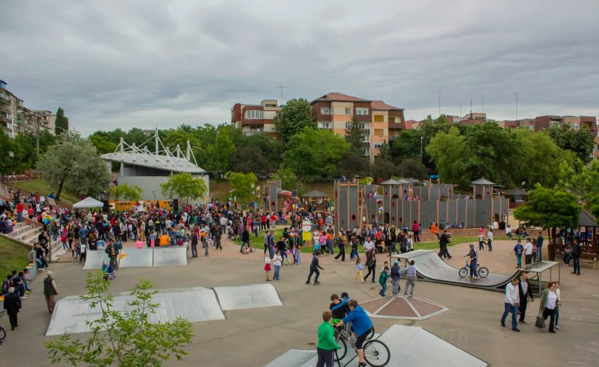 Un copil de 8 ani, momente de groaza in Oraselul Copiilor: a fost atacat in toaleta de o persoana cu cagula. Mama: 'Parea o provocare TikTok'