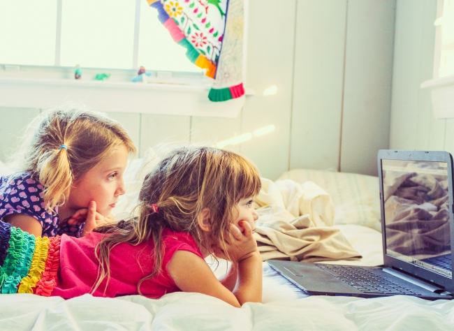 Cum inveti copilul sa navigheze in siguranta pe internet