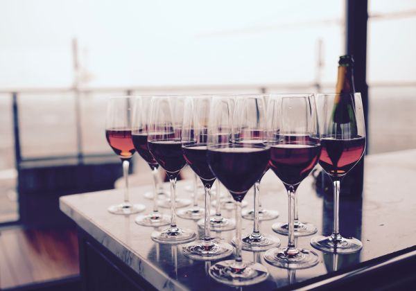 11 idei sa folosesti vinul care nu s-a baut