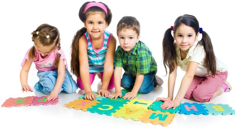 Jocuri care ajuta copilul sa-si dezvolte vocabularul, in functie de varsta