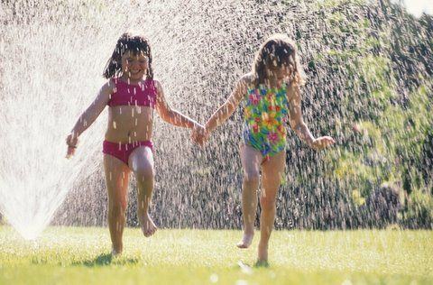 Jocuri de vara cu apa si gheata pentru copii