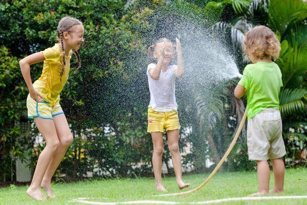 7 jocuri cu apa pentru distractia de vara a copiilor