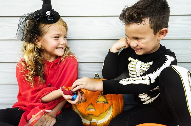 Cum sarbatoresti Halloween-ul cu copiii? 8 jocuri distractive si creative