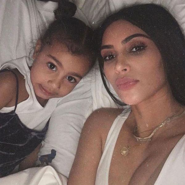 "De ce suntem faimosi, mami?" Raspunsul incredibil pe care Kim Kardashian i l-a dat fiicei sale