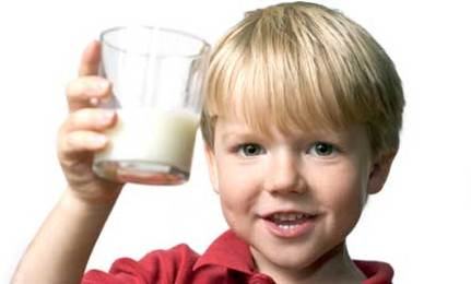 Laptele de soia si laptele de vaca in alimentatia copiilor. Pro si contra