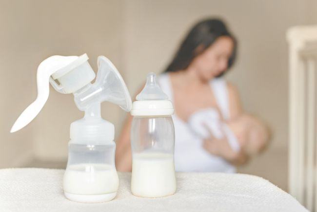 Cum se schimba culoarea laptelui matern si ce trebuie sa stii despre asta
