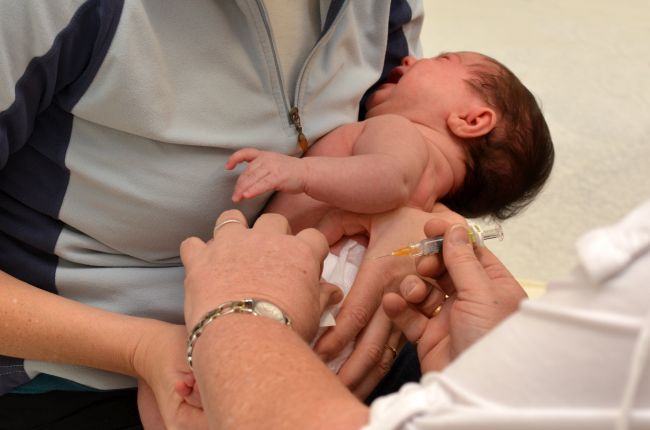 18 bebelusi vaccinati din greseala cu vaccinul Pfizer. Care este starea micutilor