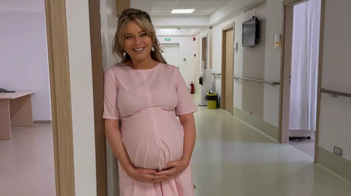 Laura Cosoi a ajuns la maternitate. Actrita este pregatita sa isi aduca pe lume cea de-a cincea fetita