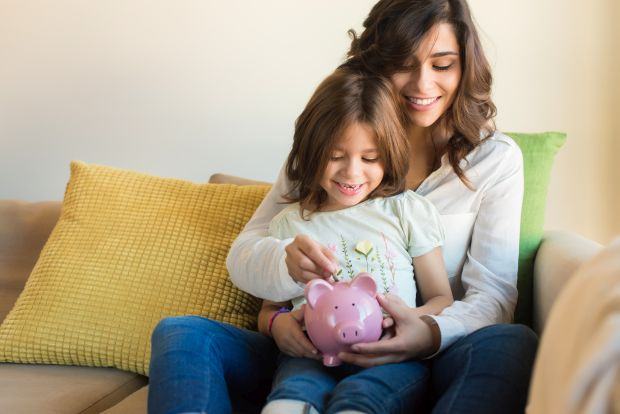 6 lectii despre bani pe care trebuie sa i le oferi copilului