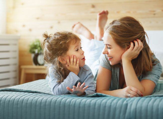 10 lucruri pe care le poti face zilnic pentru a face un copil fericit