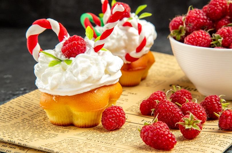 Idei de cadouri dulci pentru 1 si 8 Martie: 3 retete simple de biscuiti si briose