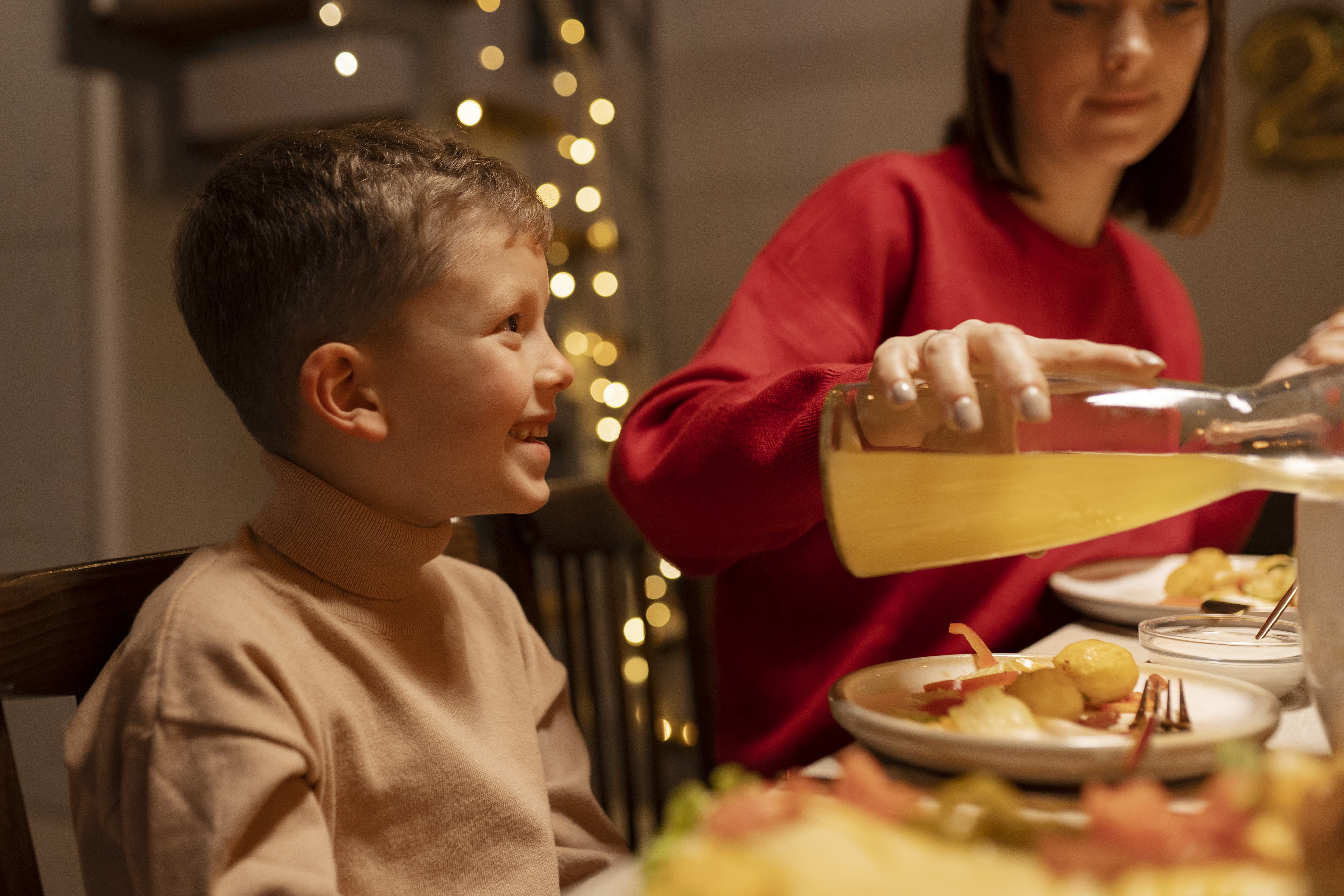 Copilul si masa de Craciun. De la ce varsta pot consuma copiii preparatele traditionale de Craciun