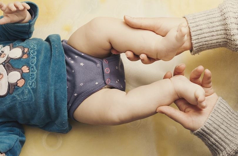 Incaltamintea bebelusului: cum masuram piciorul si cum alegem pantofii potriviti primilor ani