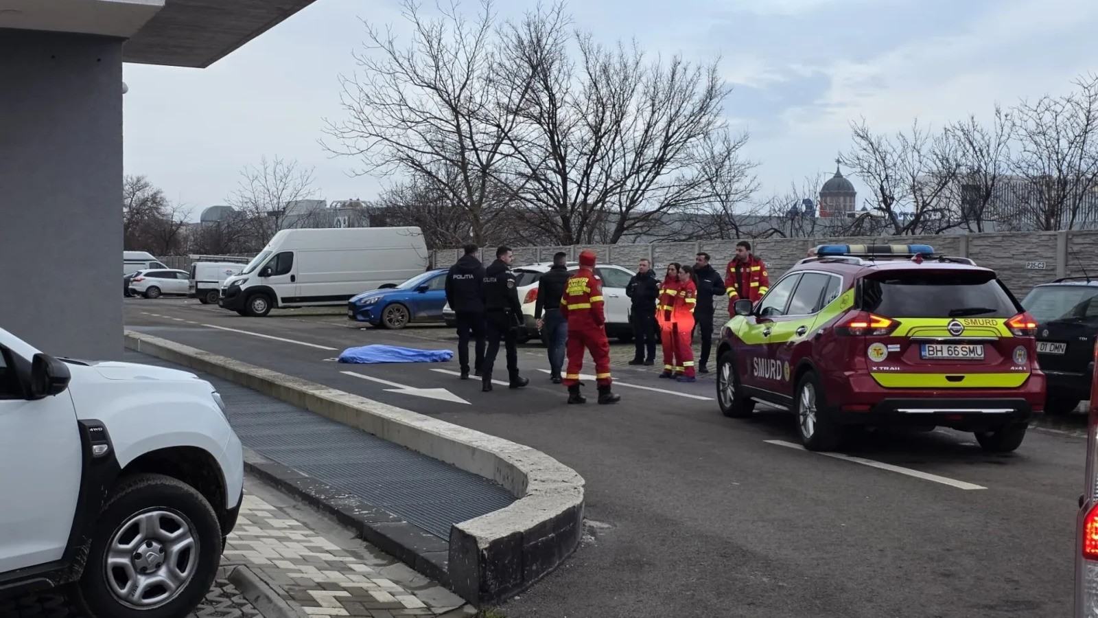 Dimineata tragica in Oradea: copil gasit mort dupa ce a cazut de la etajul 8 al unui bloc. Ancheta este in desfasurare