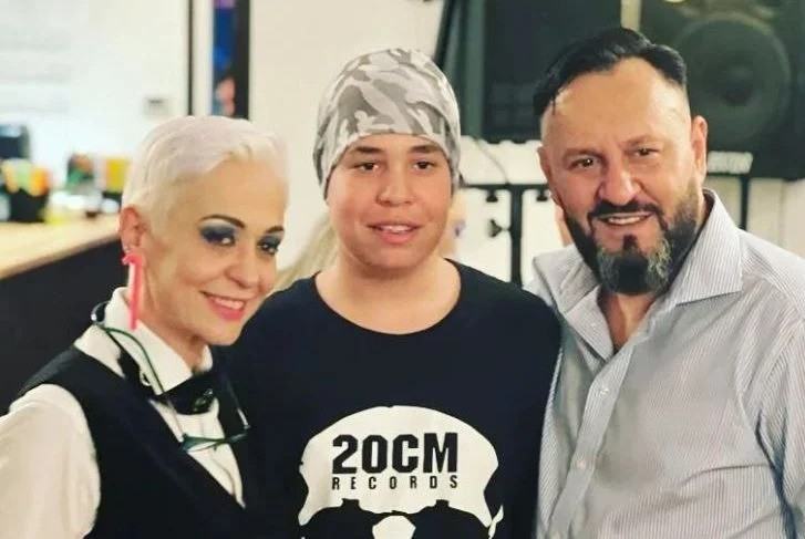 De ce nu ii da Monica Anghel bani fiului de 16 ani. 