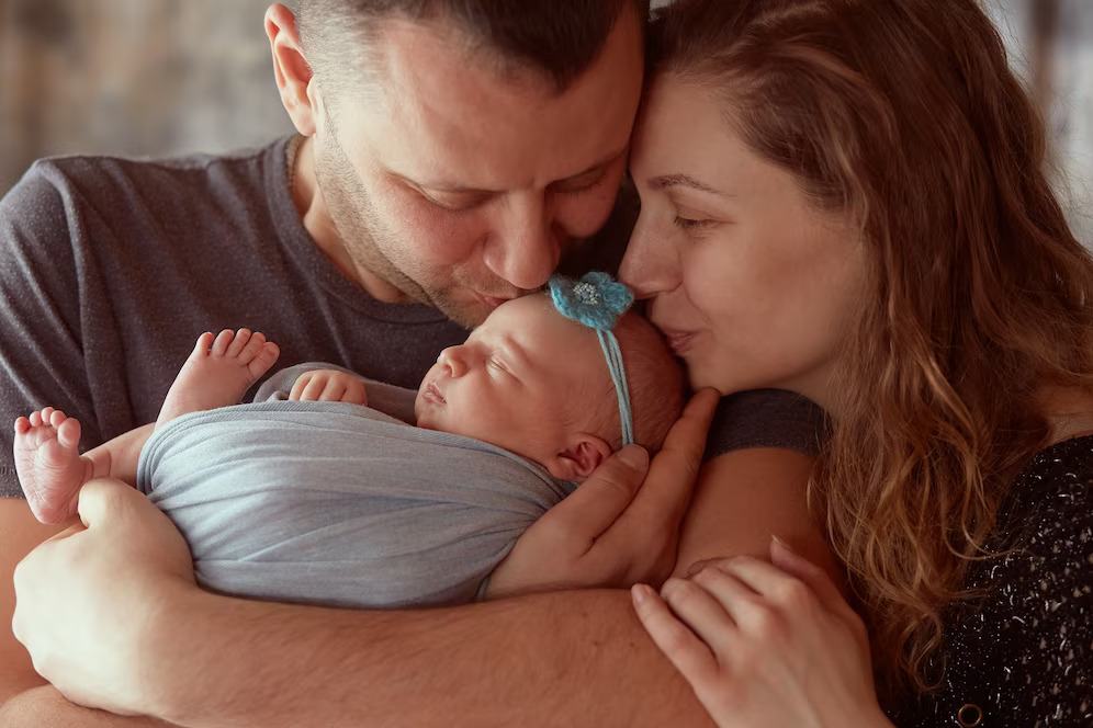 Stiai ca bebelusii dorm mai bine in momentul in care ambii parinti sunt implicati in ingrijirea lor?
