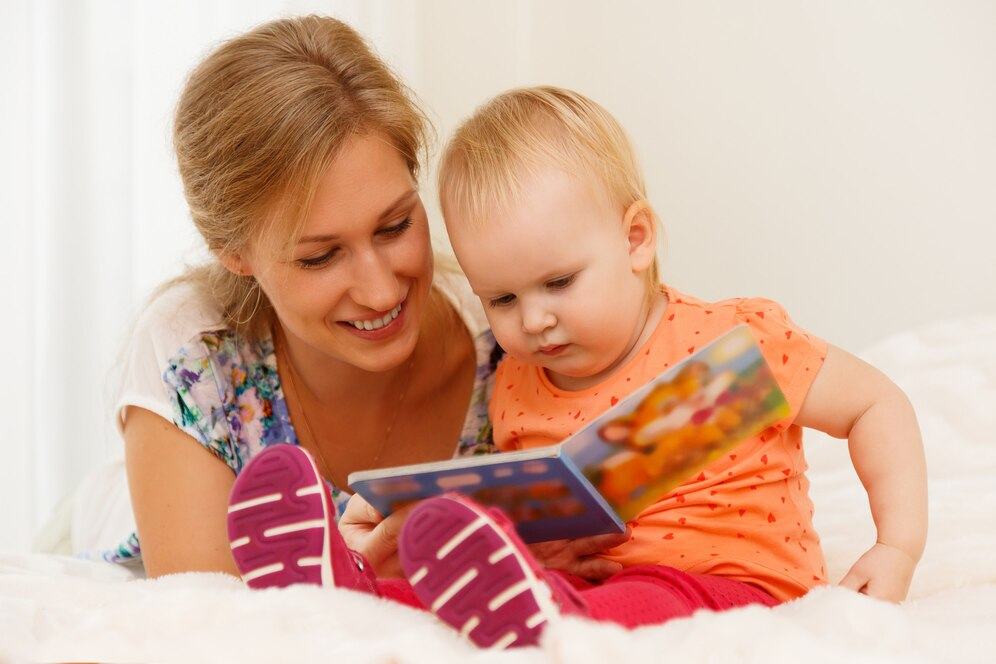 Cum sa-i citesti bebelusului o carte si sa-l faci sa fie interesat de aceasta