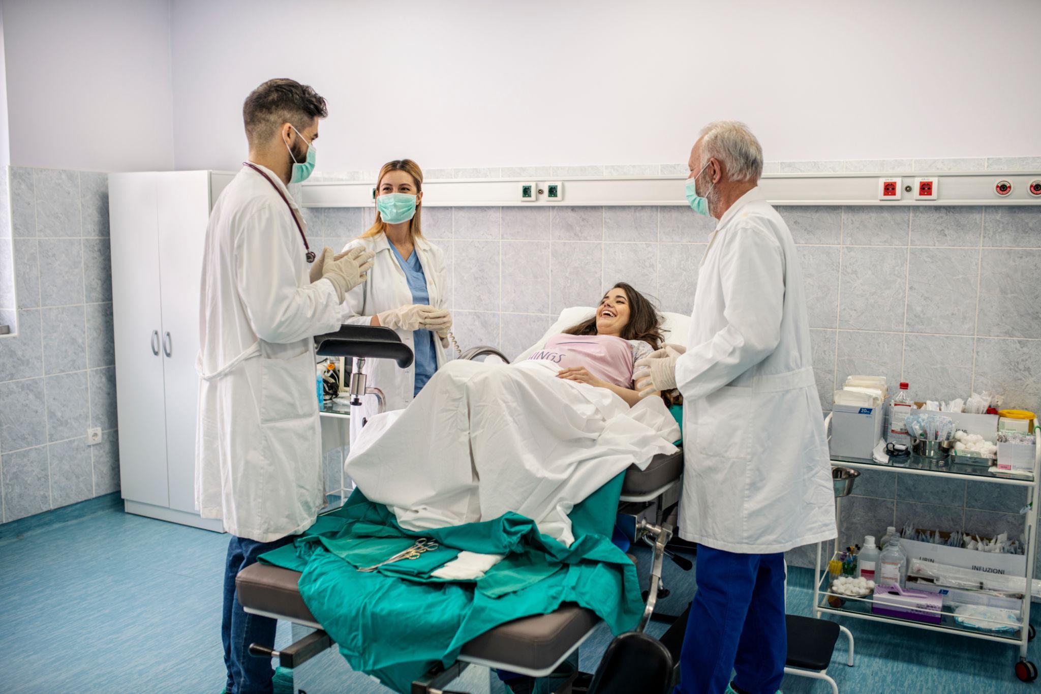 Medicul care a asistat mii de nasteri povesteste cazul care a marcat-o: „I-am spus ca in 30 de minute va deveni mama”