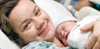 Nasterea naturala: 5 beneficii pentru bebe si mama