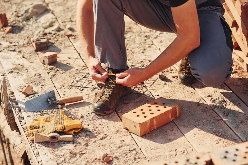 Cum sa incalci pantofii noi de lucru fara durere