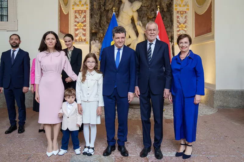 Fiica lui Nicusor Dan, criticata pentru pantofii purtati in Austria. Cat valoreaza perechea care a revoltat internautii