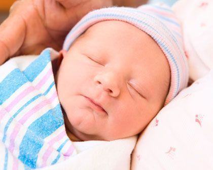 5 intrebari despre prima saptamana a bebelusului