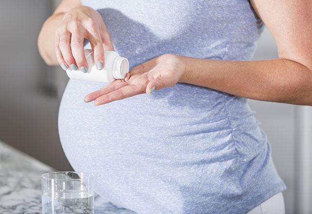 Studiu: Paracetamolul folosit in sarcina duce la pubertatea precoce la fete