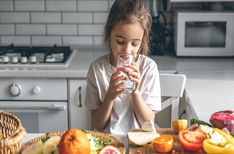 Primele semne ale parazitilor intestinali la copii si alimentele care pot ajuta digestia in mod natural