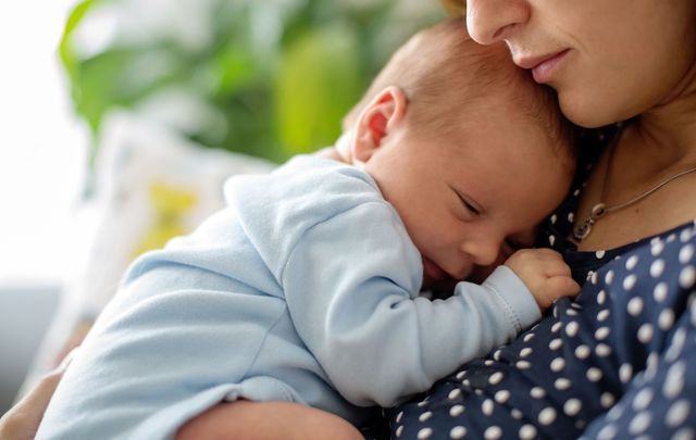 Cercetatorii au demonstrat: O parte din copil ramane in mama, dupa nastere