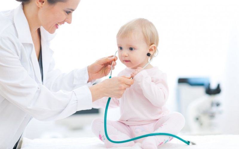 Scrisoarea unui medic pediatru catre mamele care se intreaba ce este mai bine pentru copiii lor