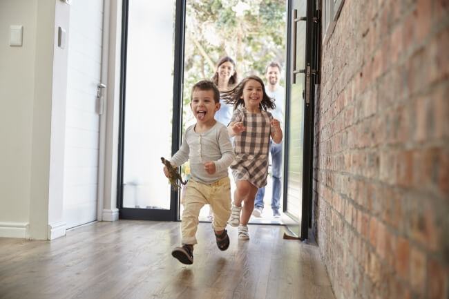 8 pericole nebanuite din casa pentru copii