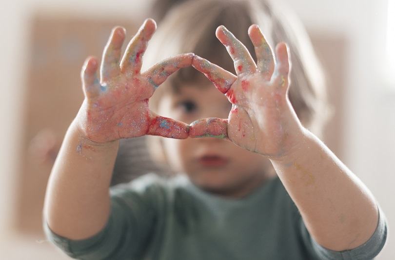 Pictura senzoriala pentru copii: activitati pas cu pas si cum alegem materialele